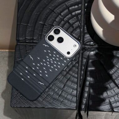 Carbon fiber texture magnetic fashion iPhone 17 series case