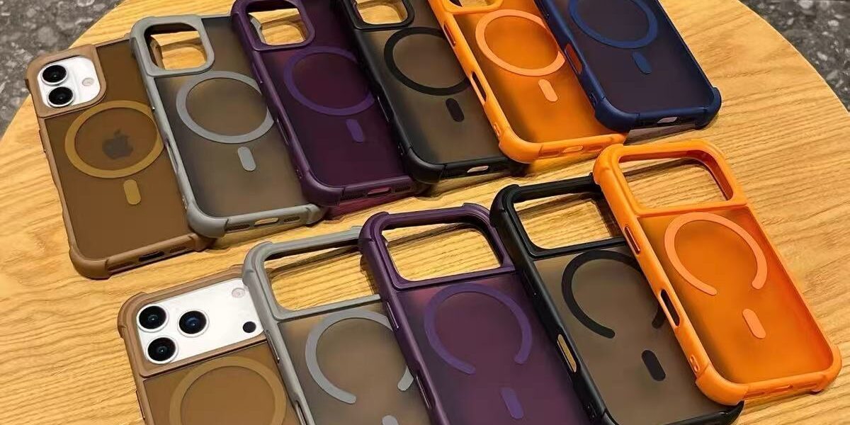 Four corner shockproof magnetic frosted iPhone 17 hard case