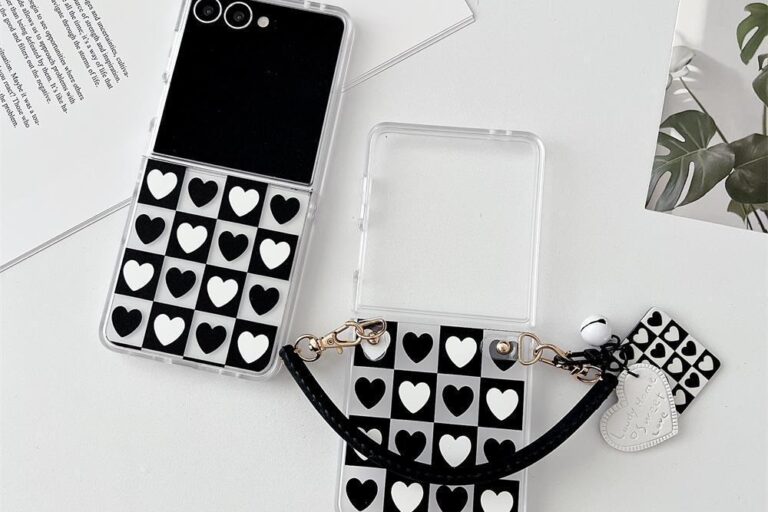 Clear heart bracelet shockproof Samsung Z Flip6 phone case