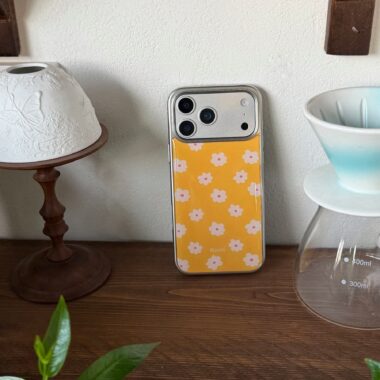 Yellow background white flower full cover iPhone 17 case
